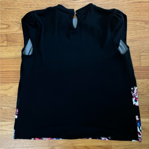 Elle Top Women’s Small Black Floral Multicolor Shirt Ruffled Neckline NWOT - Picture 4 of 8